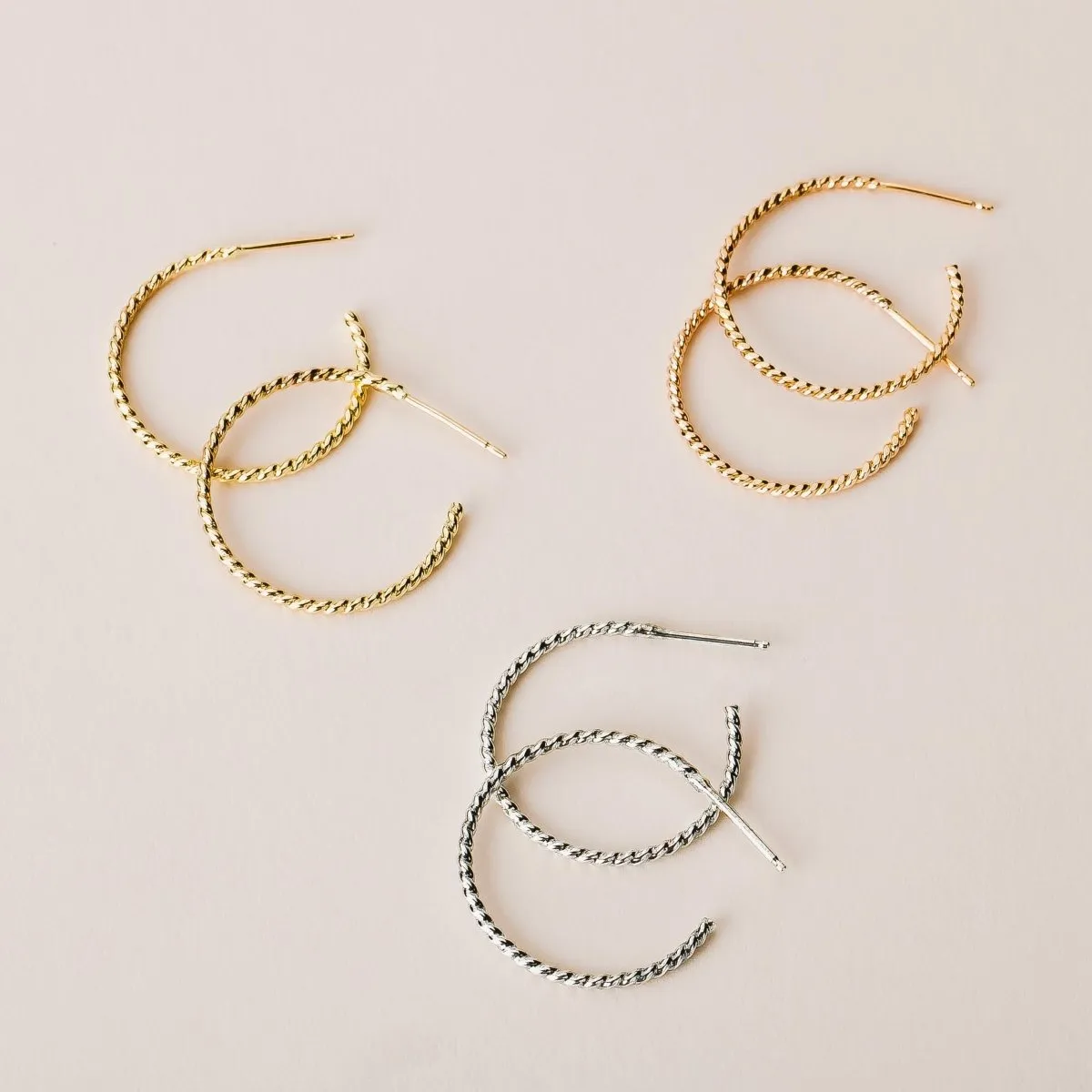 Medium Twist Hoop Earrings